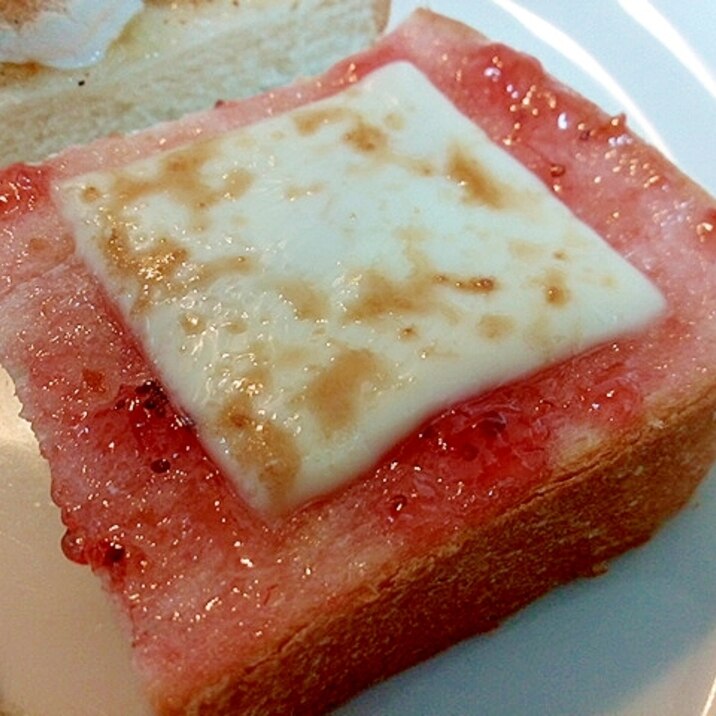 苺ジャム・チーズ・黒糖トースト